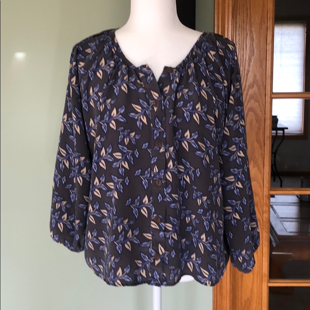 Anthropologie silk blouse. Small.